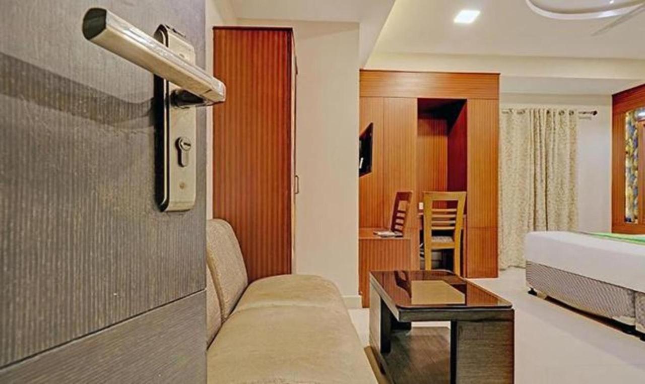 Pine Tree Boutique Hotel Chennai Zewnętrze zdjęcie