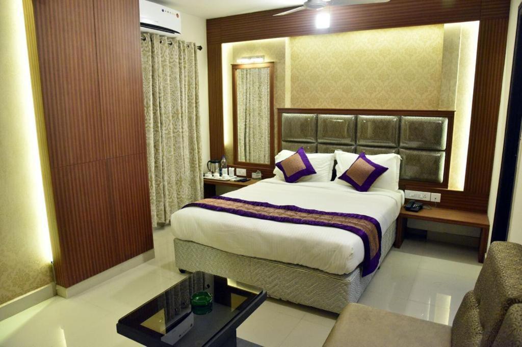 Pine Tree Boutique Hotel Chennai Zewnętrze zdjęcie