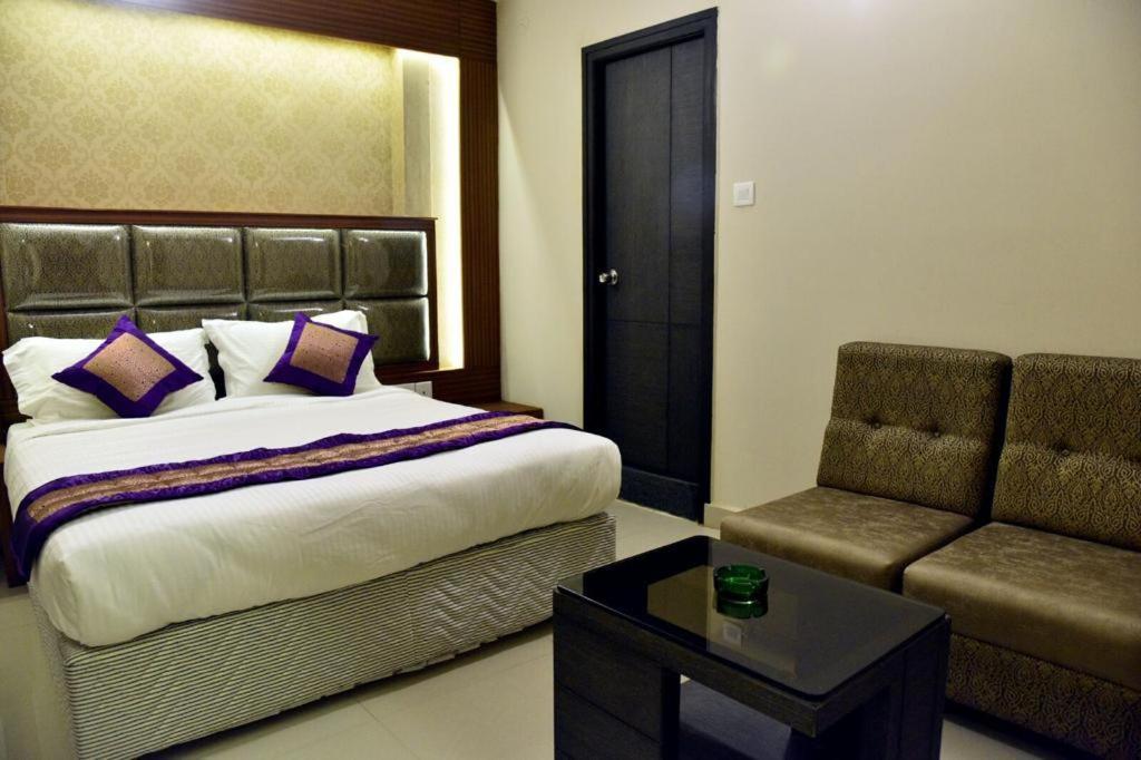 Pine Tree Boutique Hotel Chennai Zewnętrze zdjęcie