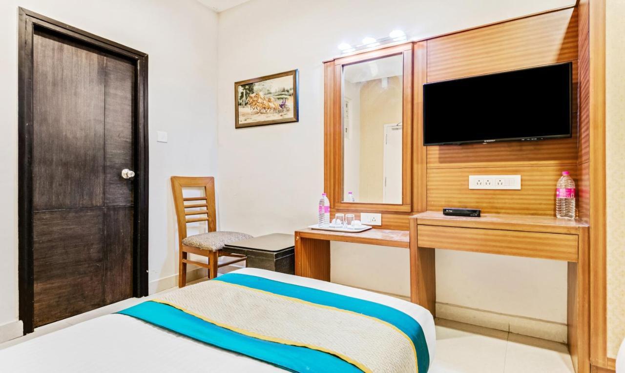 Pine Tree Boutique Hotel Chennai Zewnętrze zdjęcie